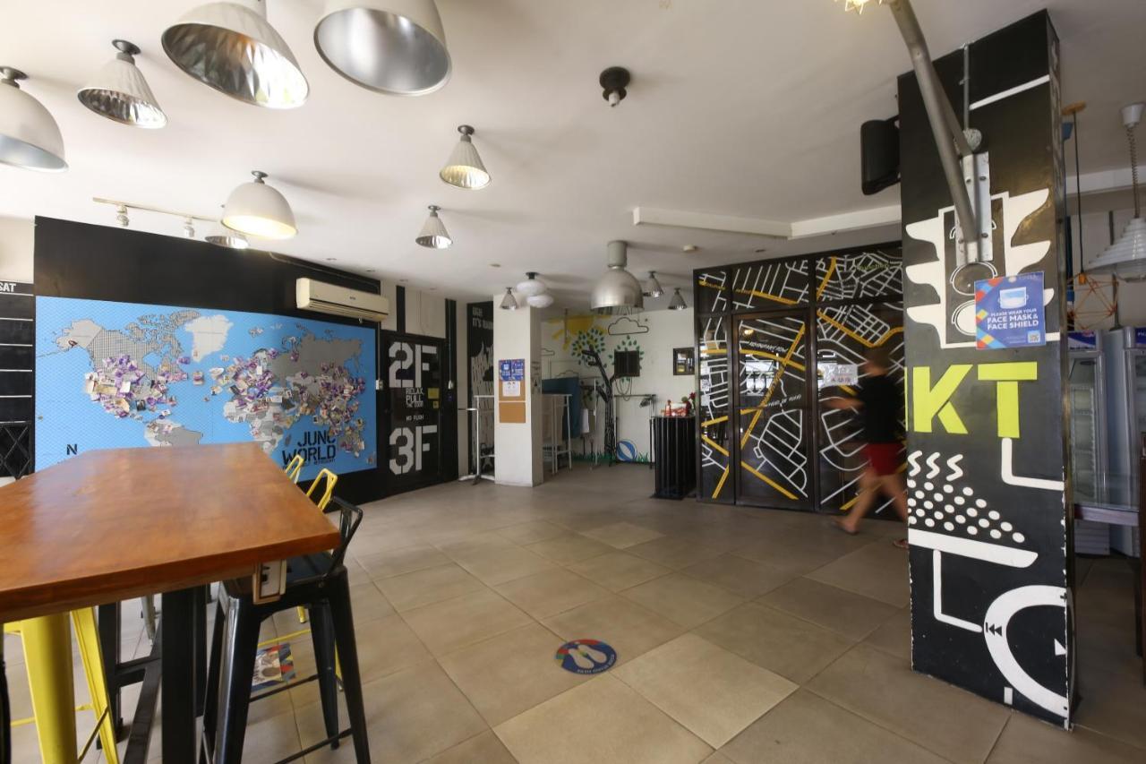 Oyo 866 Junction Hostels Manille Extérieur photo