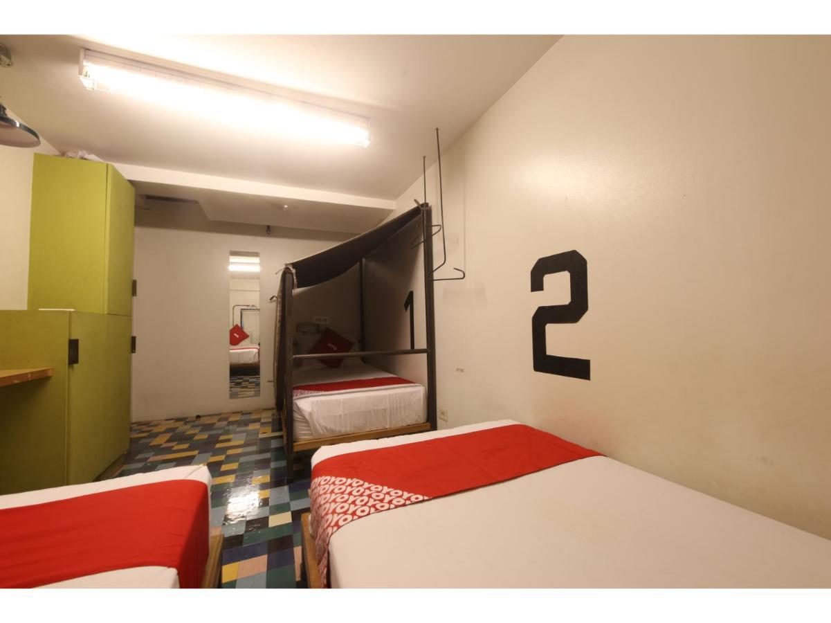 Oyo 866 Junction Hostels Manille Extérieur photo