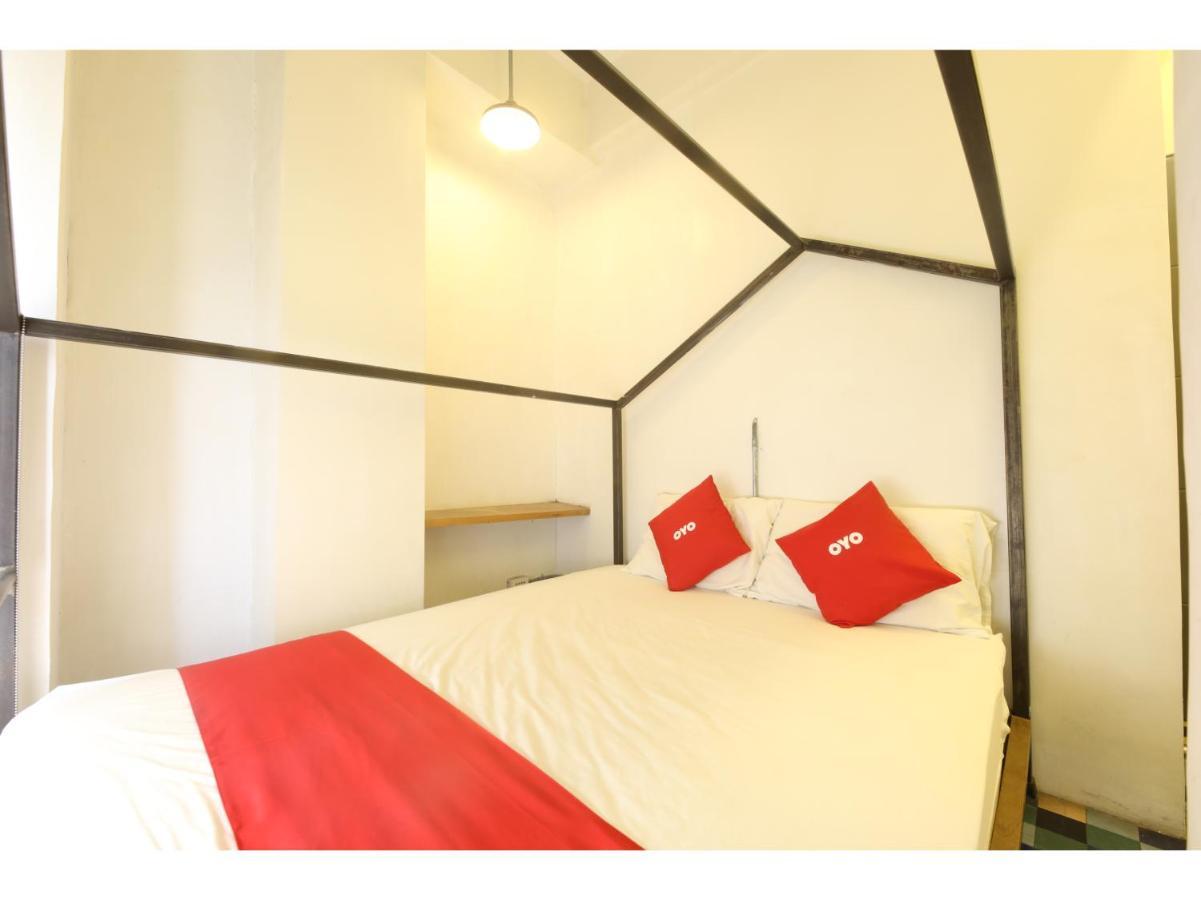 Oyo 866 Junction Hostels Manille Extérieur photo