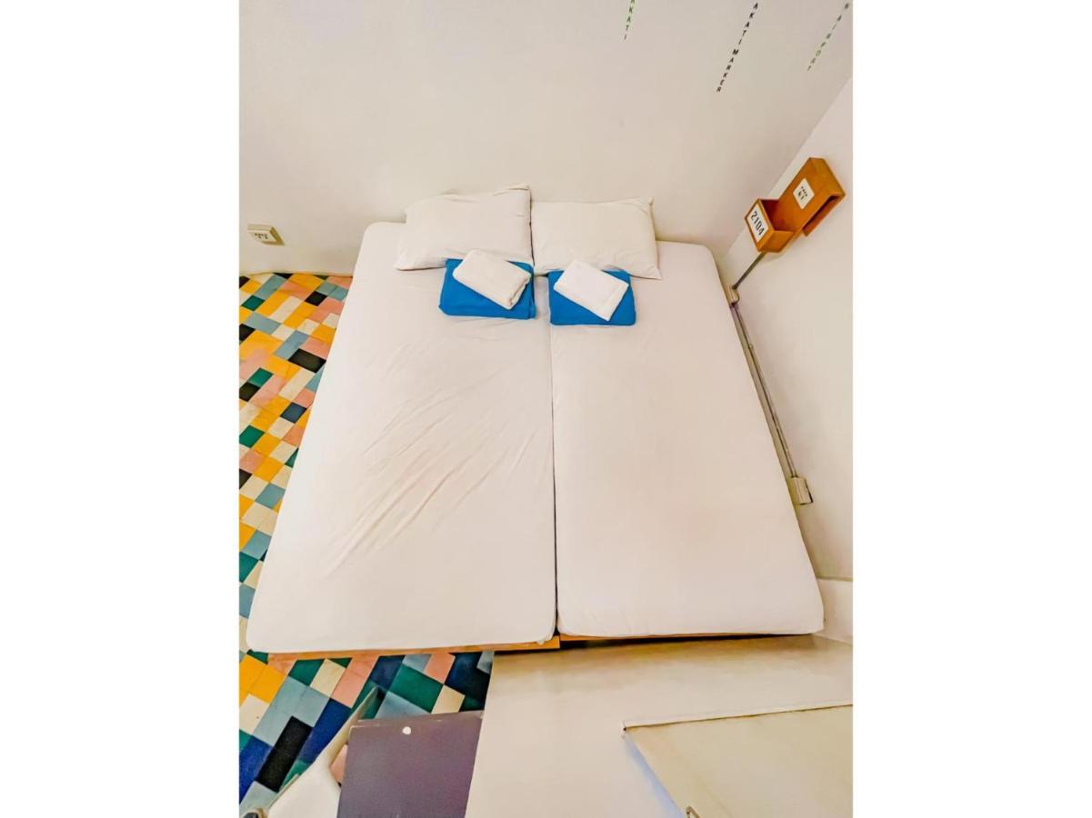 Oyo 866 Junction Hostels Manille Extérieur photo
