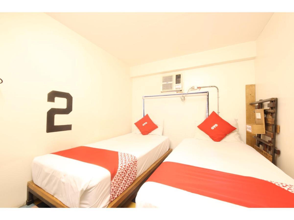 Oyo 866 Junction Hostels Manille Extérieur photo
