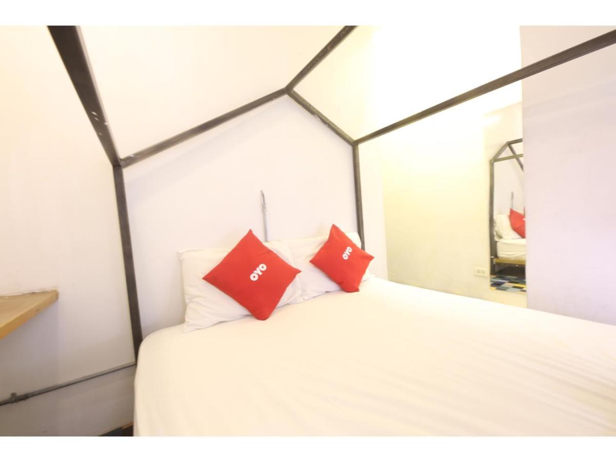 Oyo 866 Junction Hostels Manille Extérieur photo