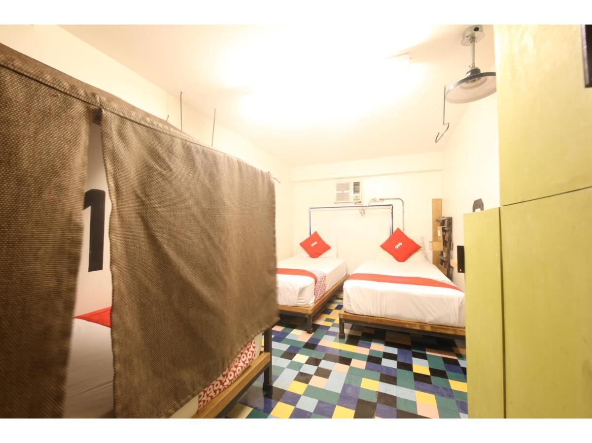 Oyo 866 Junction Hostels Manille Extérieur photo