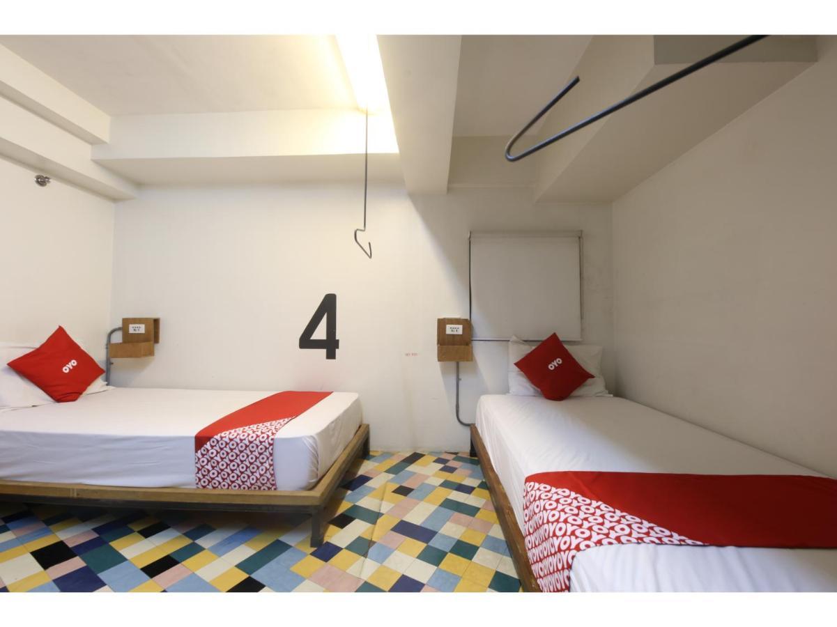 Oyo 866 Junction Hostels Manille Extérieur photo